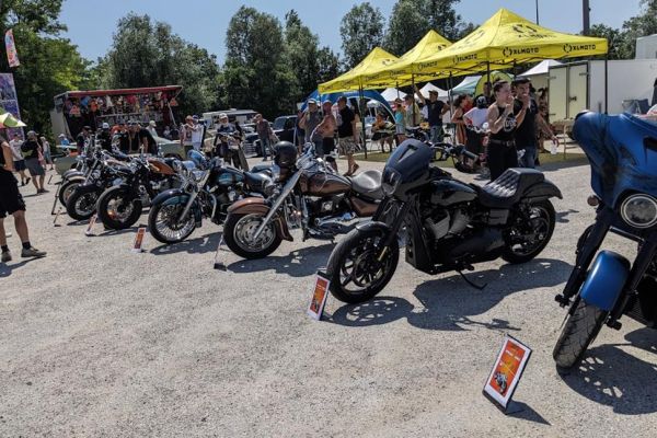 show-bikes-4-copy6C2D36A0-1E58-1092-0B72-E735D26328C9.jpg